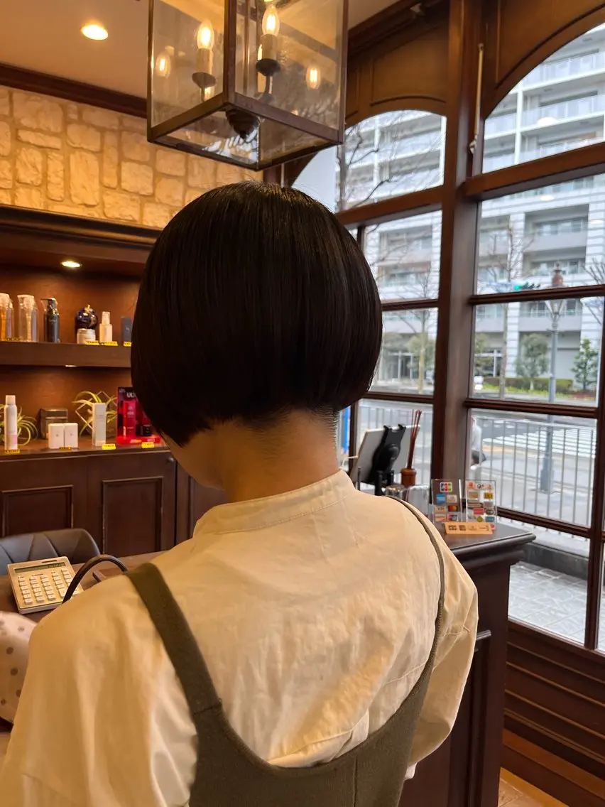 ミディアム ボブ 縮毛矯正／艶カラー アオキタイキのヘアスタイル