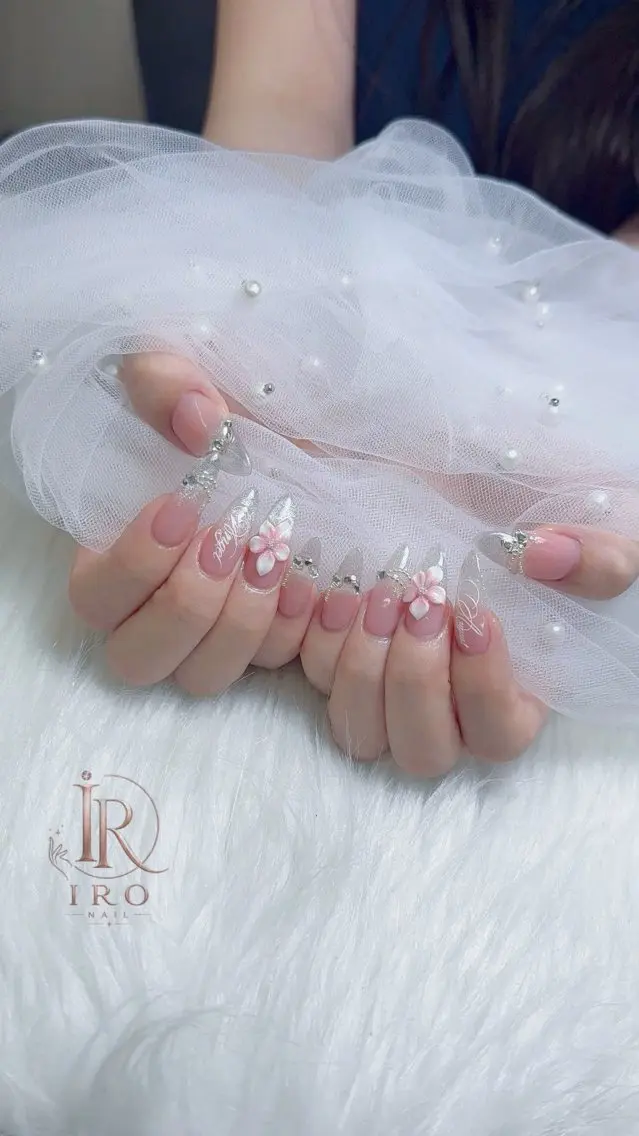 ネイル ハンドネイル IRO Nail Studioのネイルデザイン