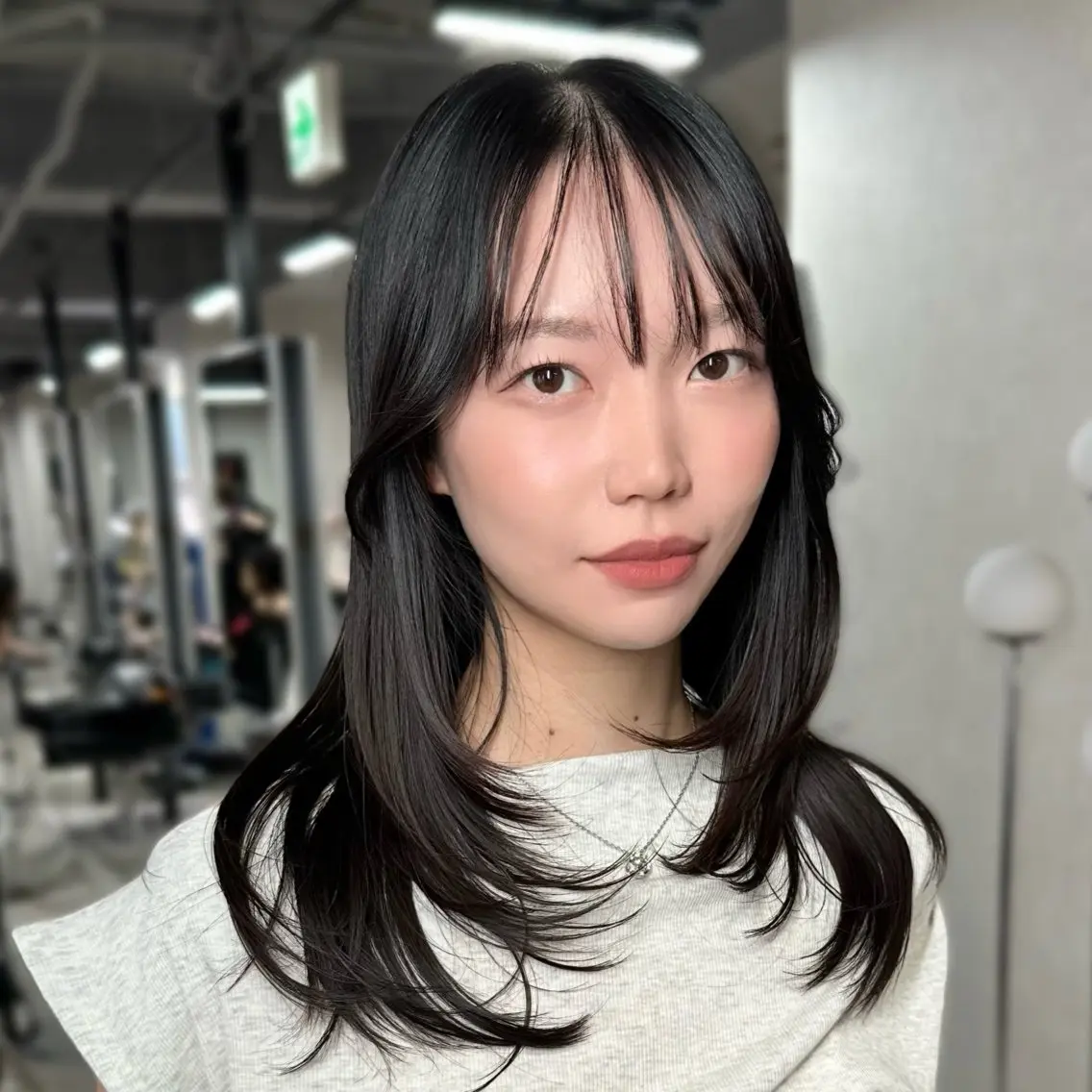 ミディアム くびれヘア 顔まわりレイヤー 顔周りカット 韓国風ヘア くびれレイヤー カット ヘアカラー トリートメント 心斎橋 韓国レイヤ ー指名No.1renのヘアスタイル