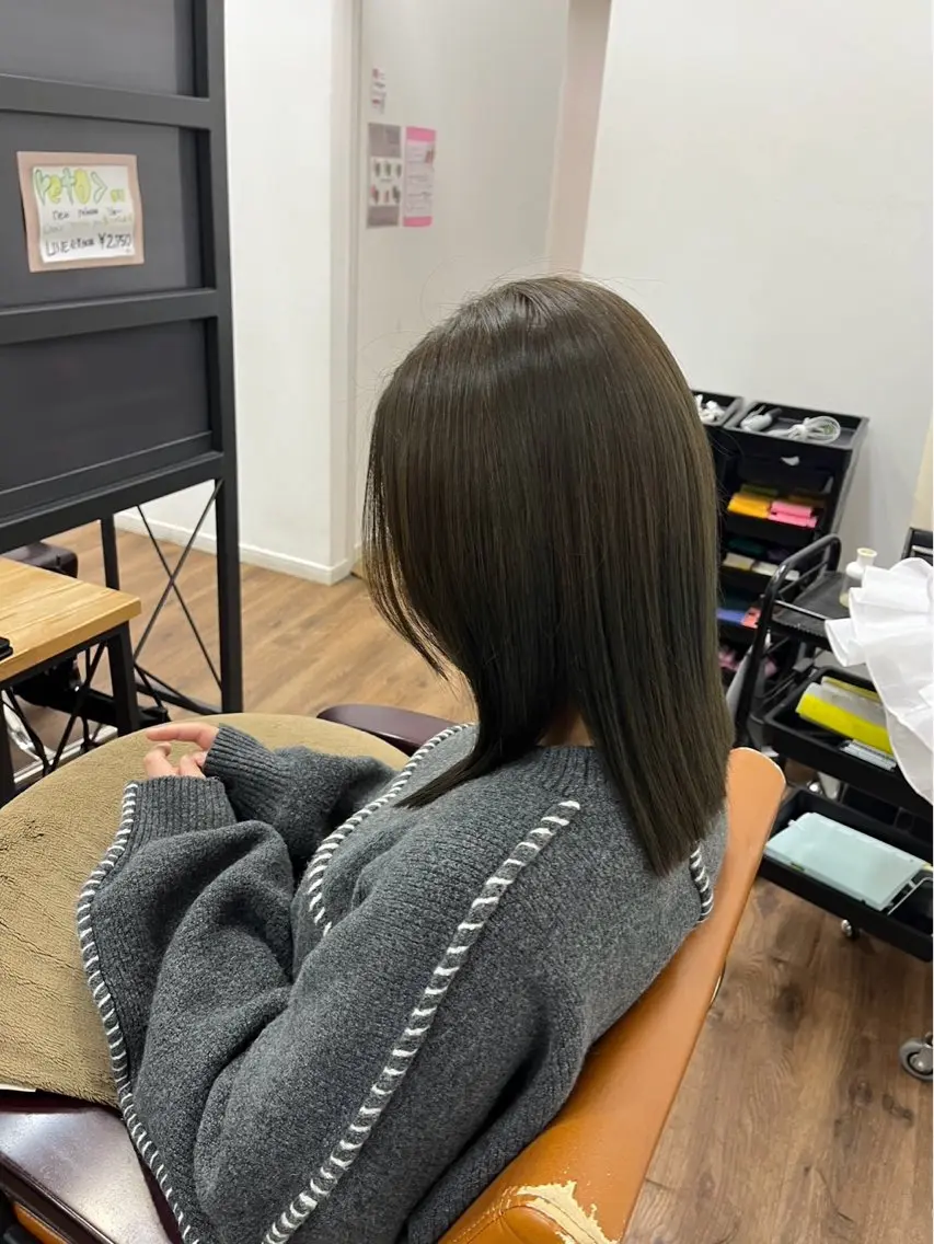 ミディアム カラー オリーブカラー 東山 紗月のヘアスタイル