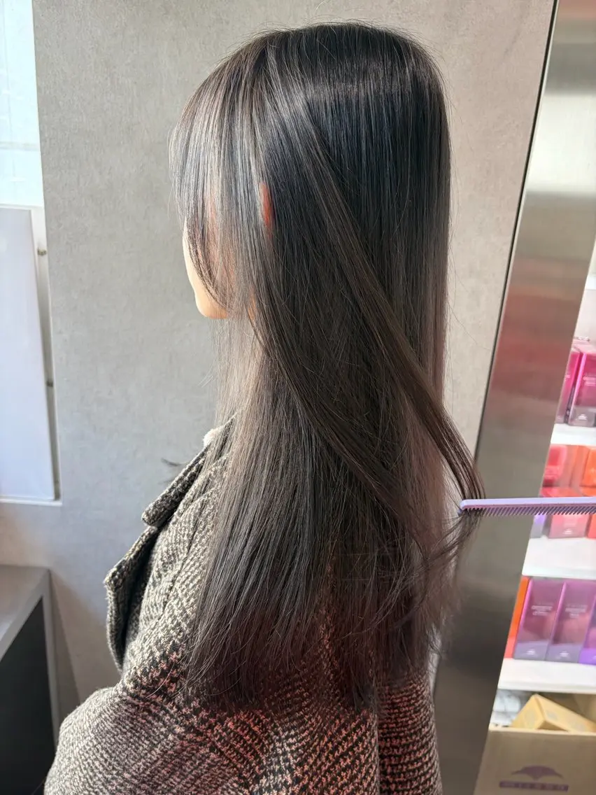 ロング カラー ブリーチ ダブルカラー グレージュ ブリーチなしカラー ヘアカラー ナチュラル透明感🌱 小山美樹子のヘアスタイル