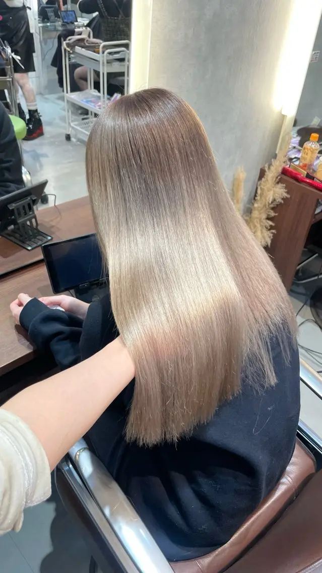 ロング ヘアカラー chic 渡辺 桃羽のヘアスタイル