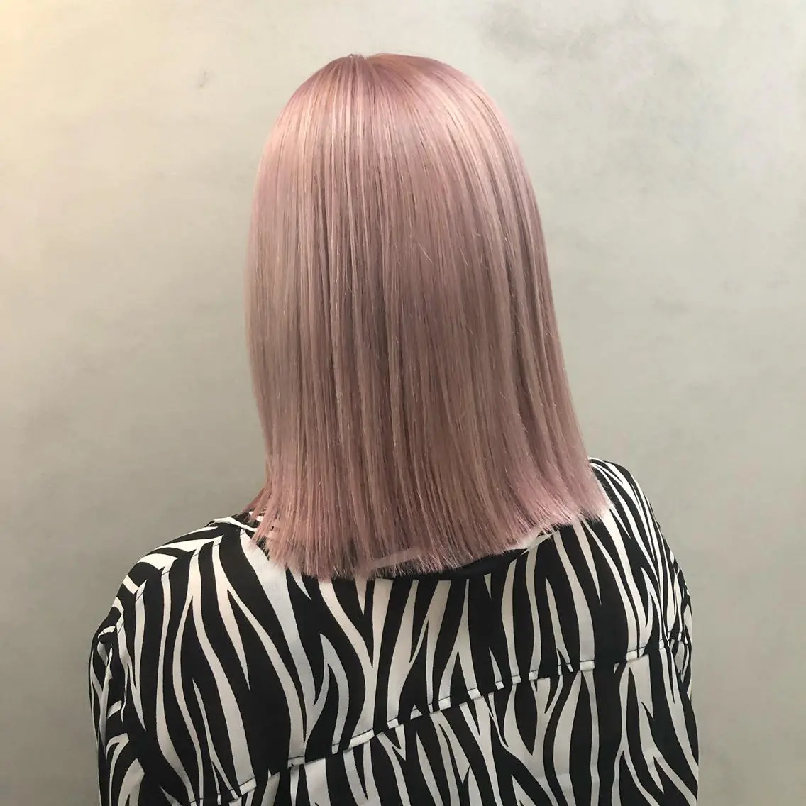 ミディアム カラー ピンクカラー ヘアカラー トリートメント ブリーチ特化 梅田本多翔のヘアスタイル
