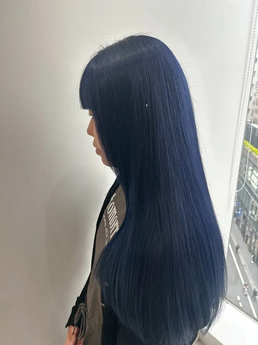 ロング カラー ブリーチ ネイビーカラー カット ヘアカラー 🫧艶髪ボブ🫧 チカのヘアスタイル