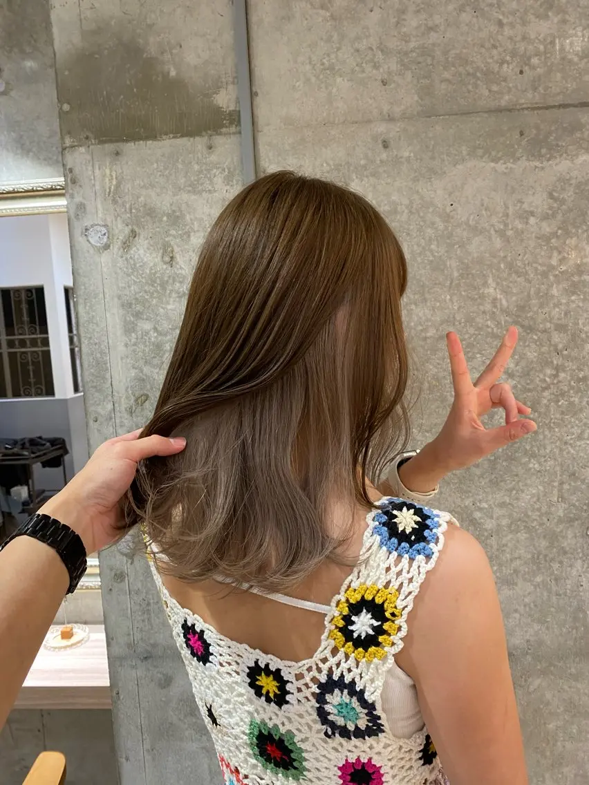 ミディアム カラー ベージュカラー ブリーチ ホワイトベージュ 齋藤 椋哉のヘアスタイル