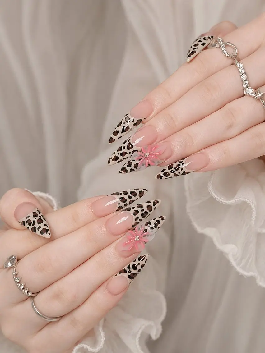 ネイル フレンチネイル ジェルネイル 韓国ネイル マグネットネイル 持ち込み ハンドネイル Royal Nail-RINAのネイルデザイン