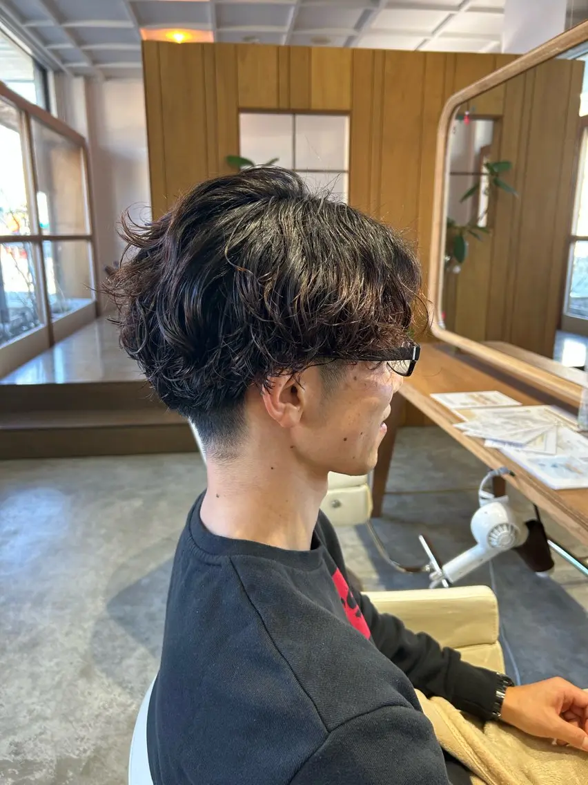 ショート パーマ メンズ フェードカット メンズインナーカラー メンズパーマ スパイキーショート メンズウルフカット カット パーマ 佐藤 悠生 メンズパーマ.カットのヘアスタイル
