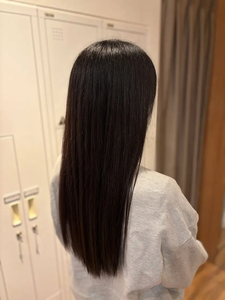 ロング カラー グレージュ 木田 絢子のヘアスタイル