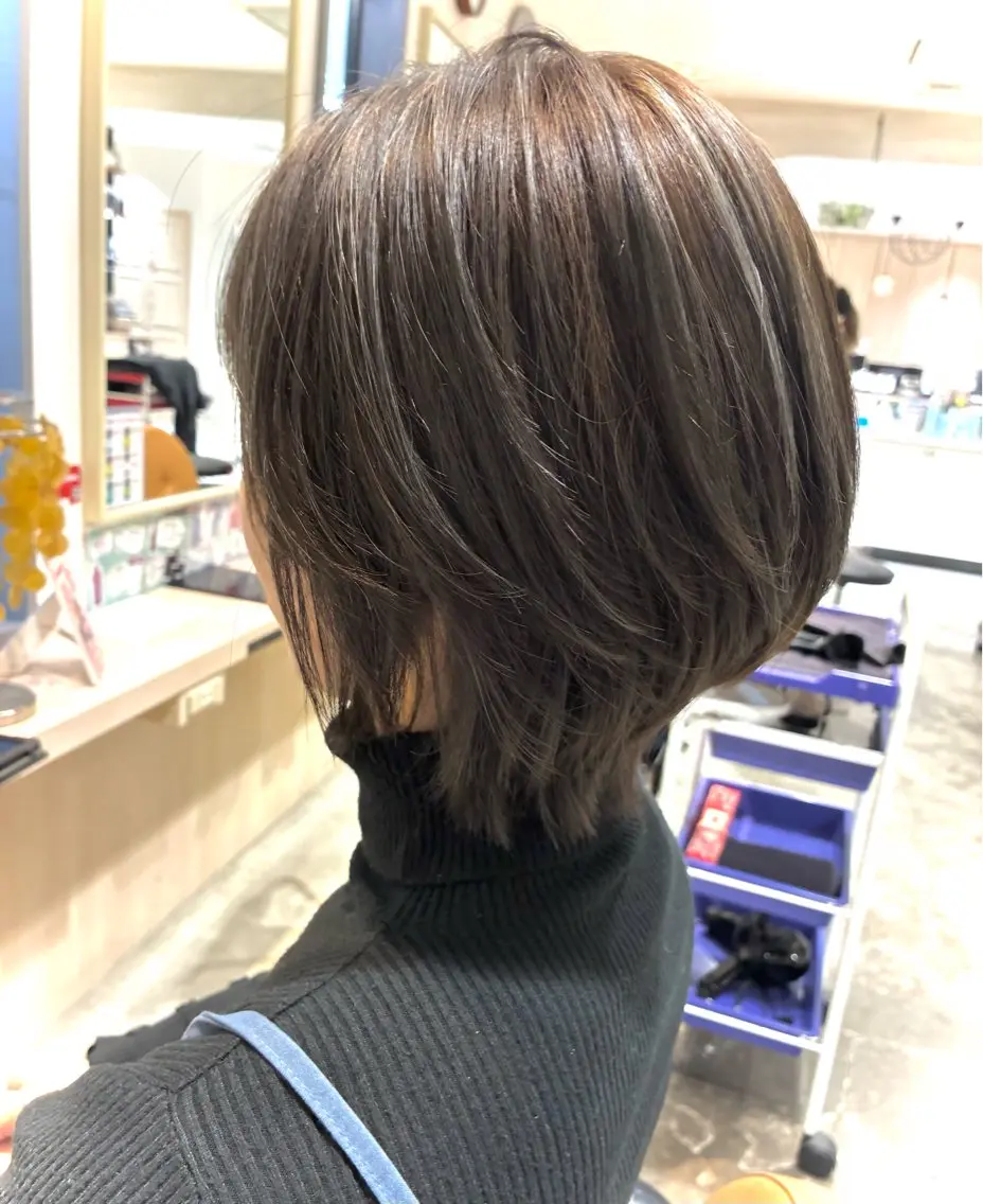 ショート カラー ショートボブ ハイライトカラー ボブ ハイライト ショートヘア カット ヘアカラー トリートメント 山室 穂夏のヘアスタイル