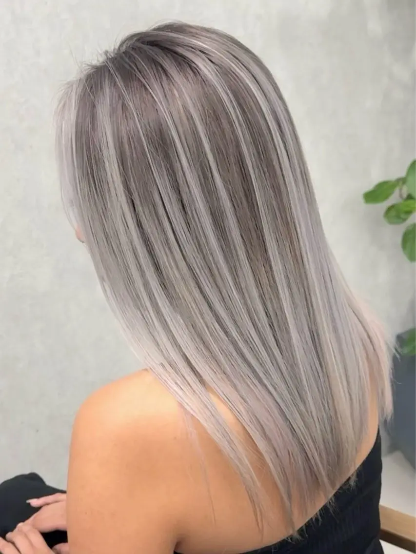セミロング ヘアカラー ⚜️ reiji⚜️のヘアスタイル
