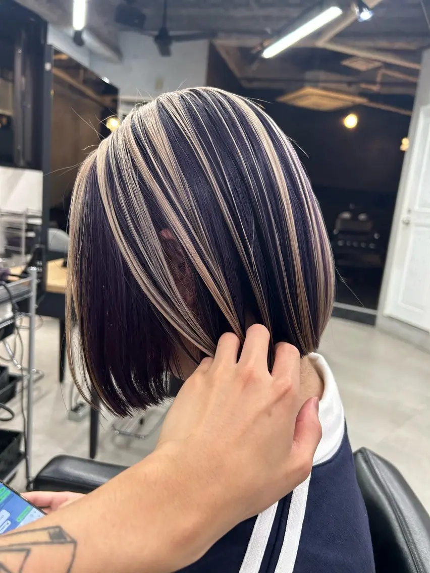 ショート カラー ブロンド デザインカラー パープルカラー ボブ トリートメント カット ヘアカラー トリートメント ヘアセット RYOSUKE ハイトーンのヘアスタイル