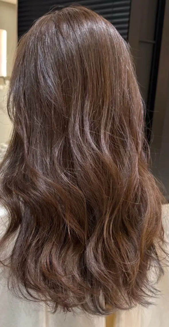 ロング アッシュ 韓国風レイヤーカラー ライムのヘアスタイル