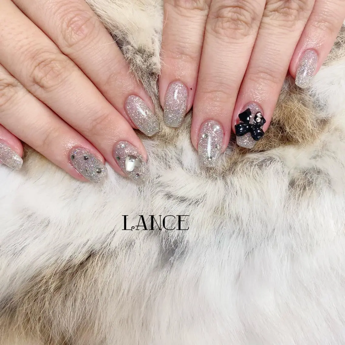 ミディアム ネイル オーロラネイル フレンチネイル ワンホンネイル 冬ネイル ハンドネイル Lance nailのネイルデザイン