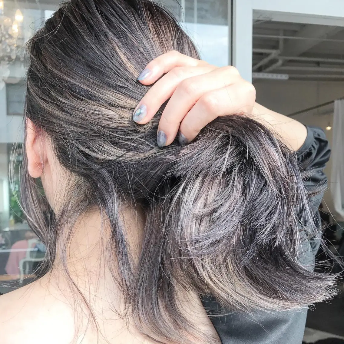 ミディアム カラー ヘアアレンジ アッシュ グラデーションカラー ハイライトカラー ハイライト おくれ毛 Mariana/ 鶴原-ハイライトのヘアスタイル