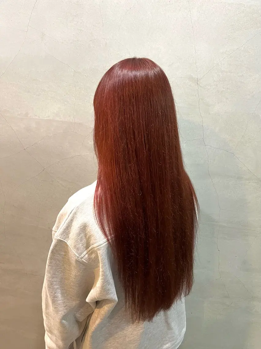 ロング カラー レッドカラー カット ヘアカラー 山根 桜のヘアスタイル