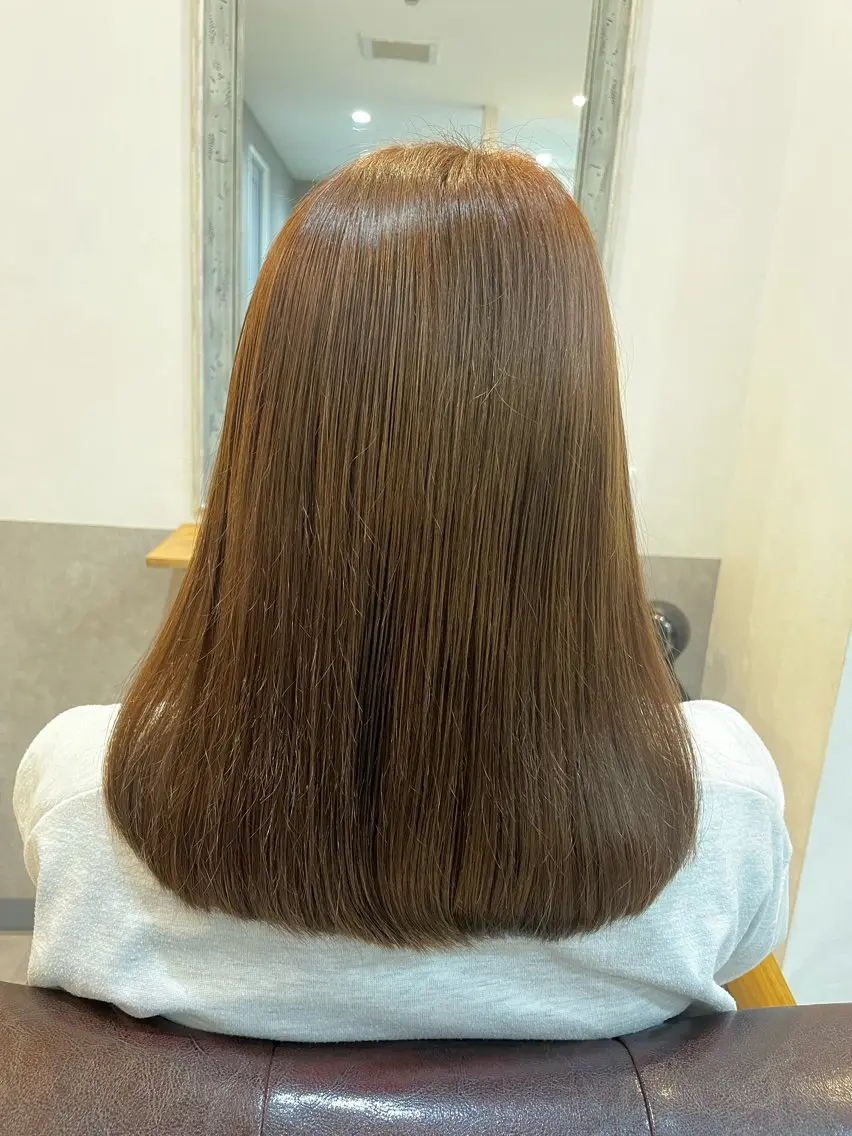 セミロング カラー ベージュカラー ブリーチ ミルクティーベージュ ブリーチなしカラー トリートメント 近澤 佑香のヘアスタイル