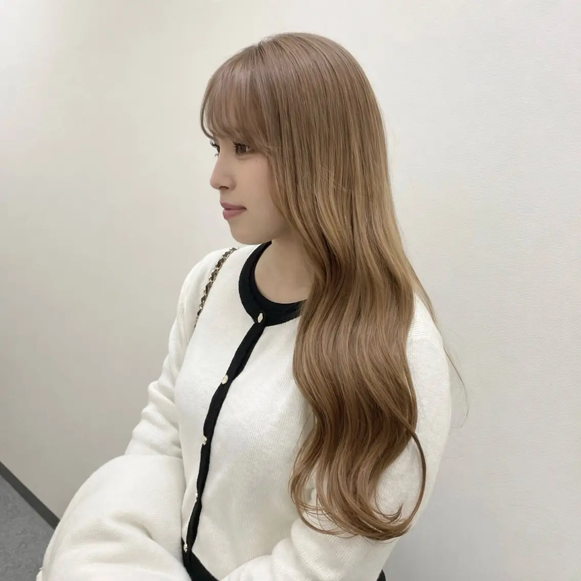 ロング カラー ベージュカラー ブリーチ 透明感カラー ミルクティーベージュ ❄️透明感カラー/ 髪質改善❄️WAOのヘアスタイル