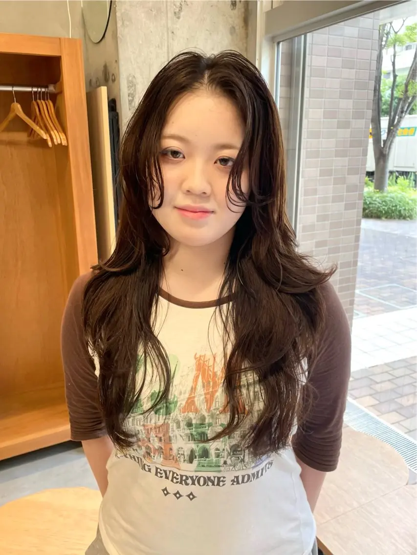 ロング chisato☁️ カットカラーモデルのヘアスタイル
