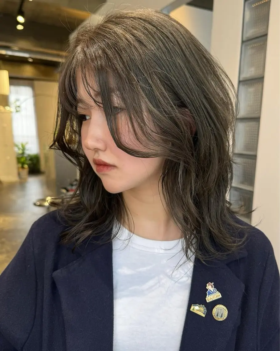 セミロング カラー ブラウンカラー ハイトーンカラー オリーブブラウン トリートメント ヘアカラー トリートメント MIKU /名古屋/髪質改善のヘアスタイル