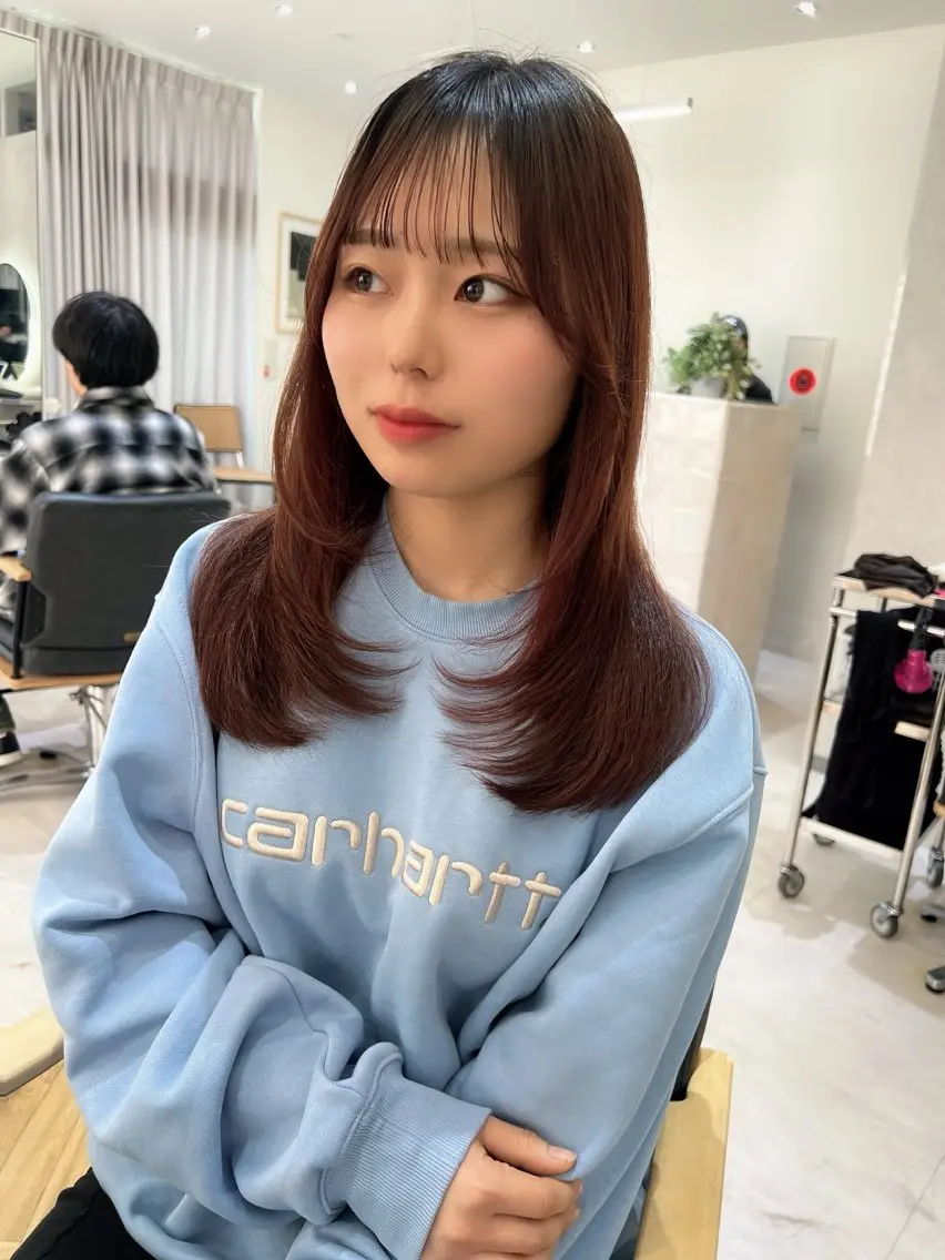 セミロング カラー ベージュカラー グレージュ インナーカラー ミルクティーベージュ 顔まわりレイヤー カット ヘアカラー トリートメント 韓国🇰🇷レイヤー 映える顔周り🩷のヘアスタイル