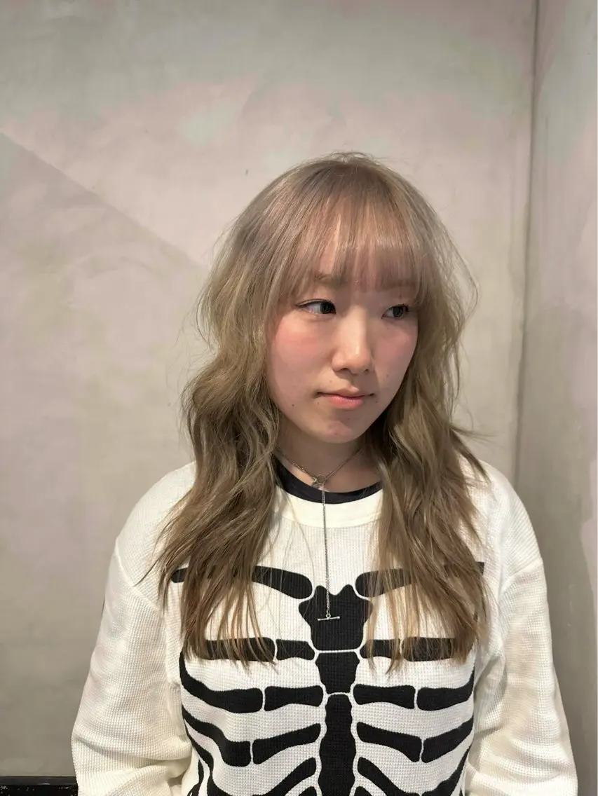 セミロング カラー ベージュカラー ブリーチ ダブルカラー ホワイトベージュ レイヤーカット Yuki☺︎パーマ レイヤーカットのヘアスタイル