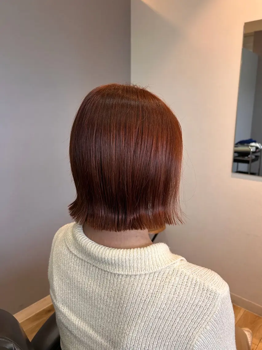 ミディアム 切りっぱなしボブ ボブ 外ハネヘア カット ヘアカラー トリートメント GeeNY / Reikaのヘアスタイル