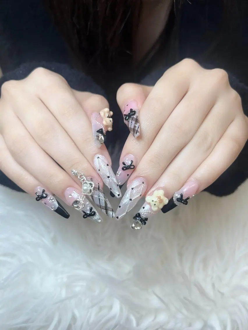チェックネイル💅チップ長さ出し10本、アートやり・ゴテゴテパーツつけ放題の写真