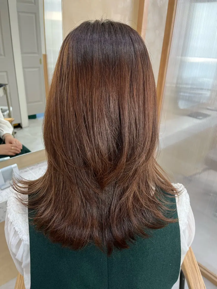 セミロング カラー ヘアアレンジ カット トリートメント 暖色韓国ヘア🤍 保科侑花のヘアスタイル
