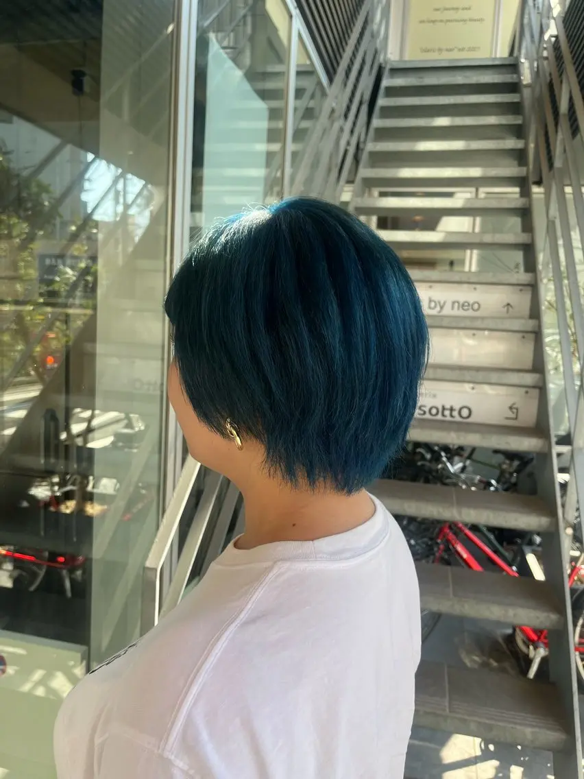 カラー ブリーチ ブルーカラー ヘアカラー 和泉田 真白のヘアスタイル