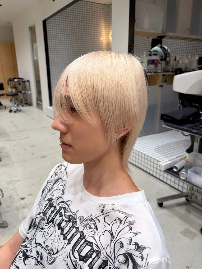 カラー メンズ ベージュカラー ホワイトベージュ カット ヘアカラー トリートメント ホワイトカラー☁️/ Yuya/ハイトーンのヘアスタイル