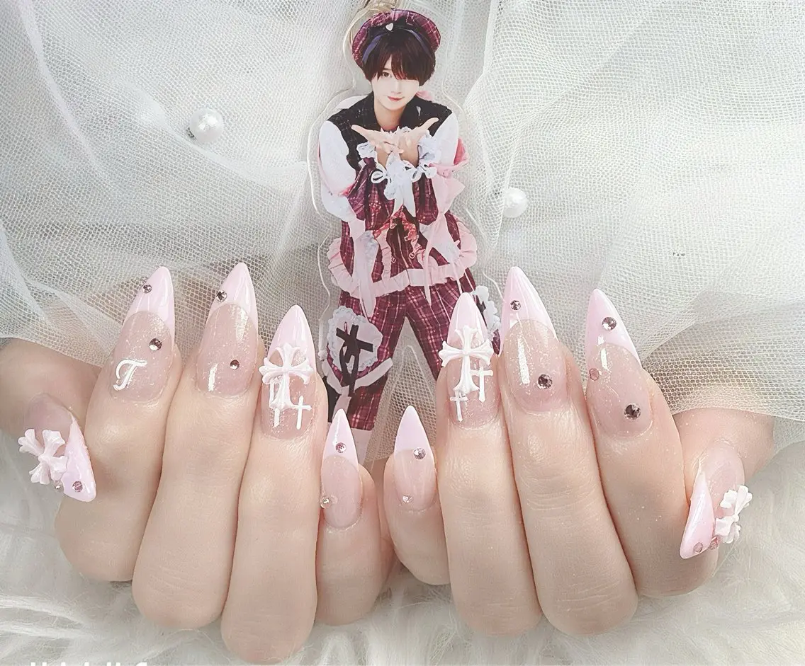ネイル フラッシュネイル フレンチネイル キラキラネイル ハンドネイル ハンドケア Gote Kawa nail salonのネイルデザイン