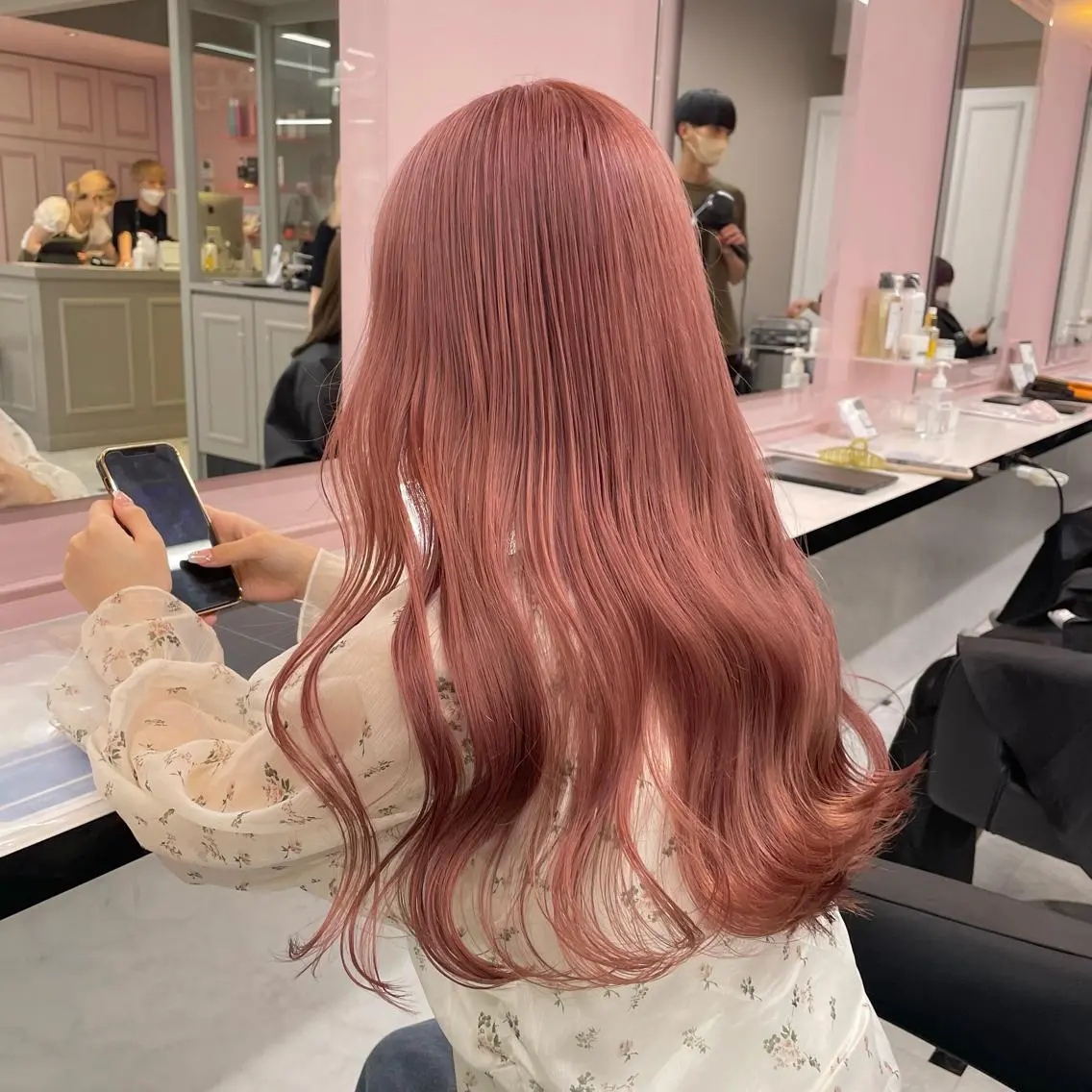 ロング カラー ヘアアレンジ ヘアカラー ピンク・ベージュ🩰 カラー🫧とらのヘアスタイル