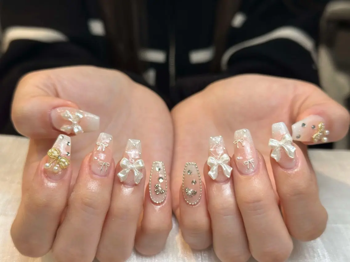 ネイル グラデーション キラキラネイル ワンカラーネイル 冬ネイル Jenn Nail Salonのネイルデザイン