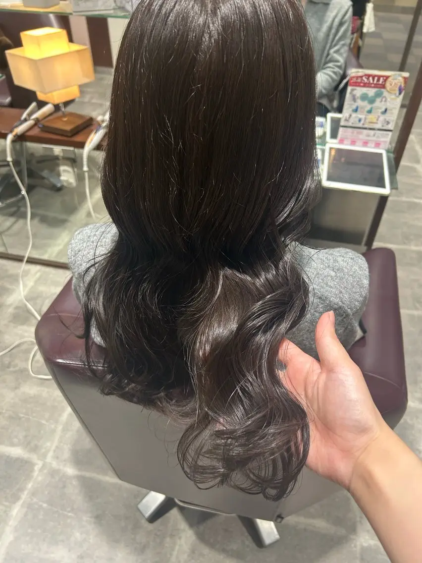 ロング カラー グレージュ ヘアカラー トリートメント LaBless 天王寺RINOのヘアスタイル