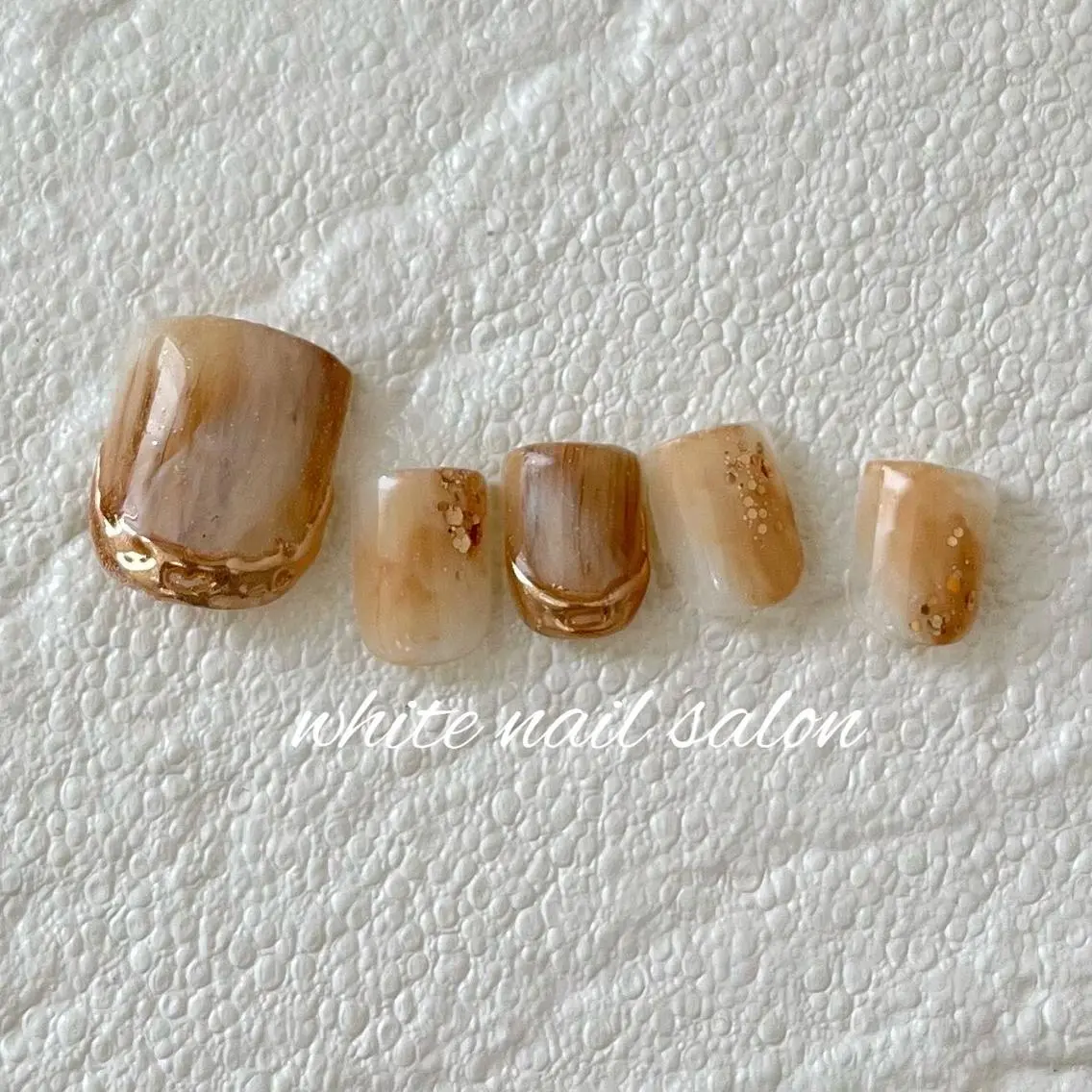 ネイル フットネイル ジェルネイル ハードジェル ラメ(グリッター) 持ち込み フットネイル white nail salonのネイルデザイン