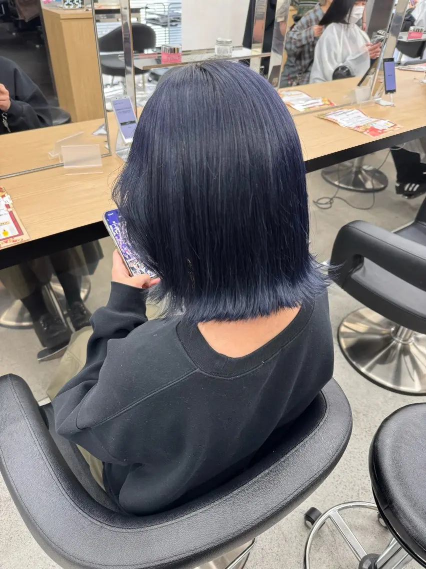 ミディアム カラー 暗髪🩶ラベンダー/ ブルー/ユウナ🤍のヘアスタイル