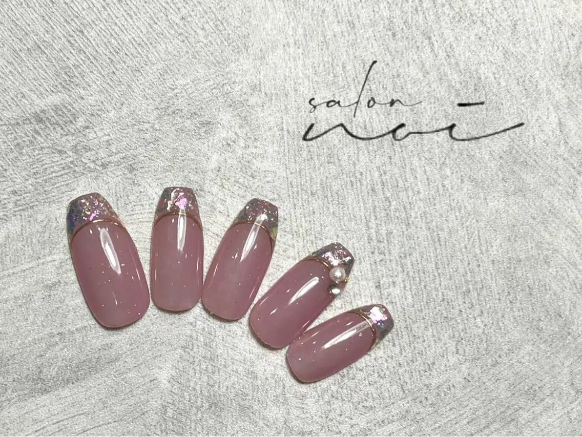 ネイル オーロラネイル フレンチネイル ガラスフレンチ ハンドネイル salon noiのネイルデザイン