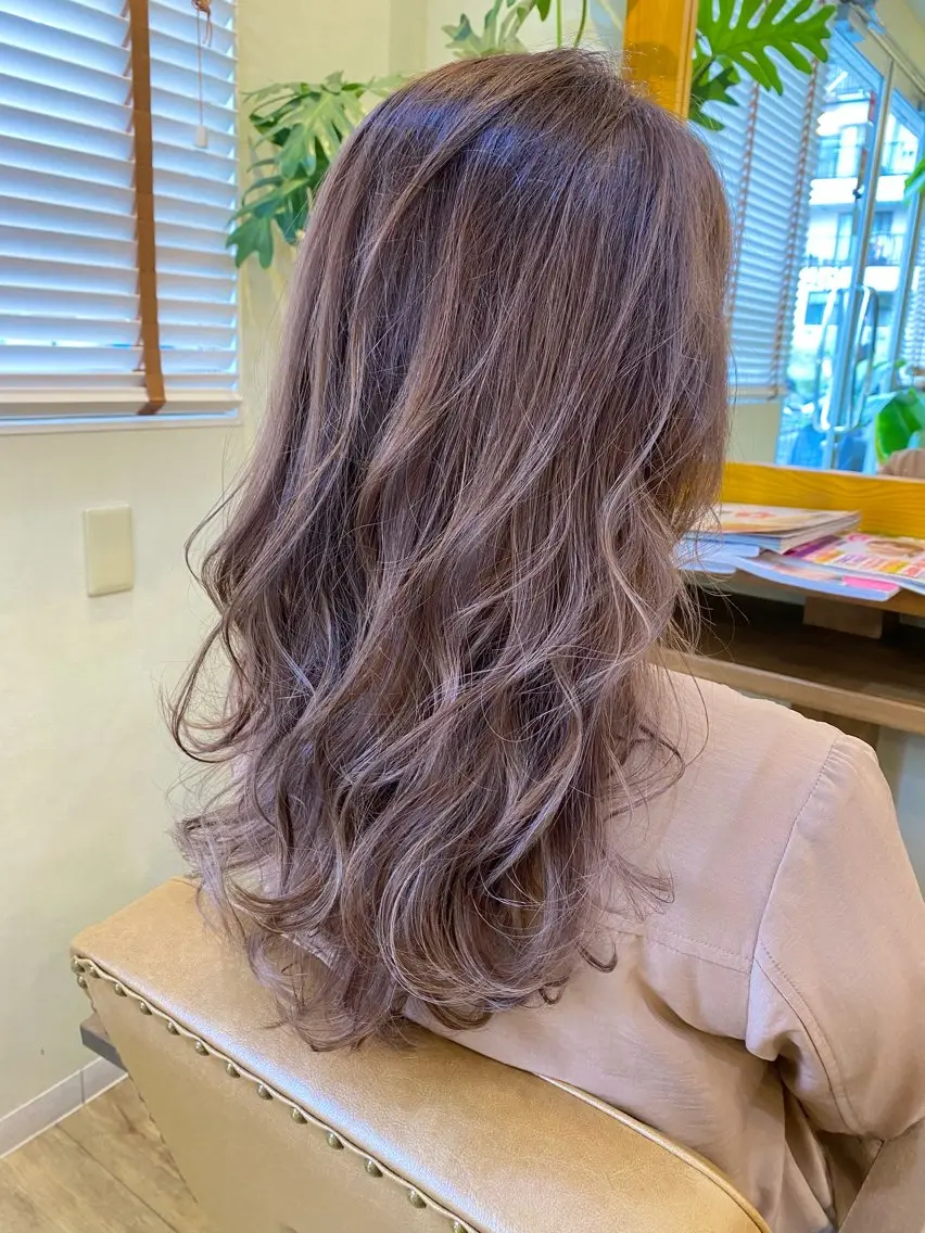 ロング ハイライト 髪質改善 韓国風ヘア ロング 縮毛矯正 カット ヘアカラー 荒木洋一/髪質改善/ 酸性ストレートのヘアスタイル