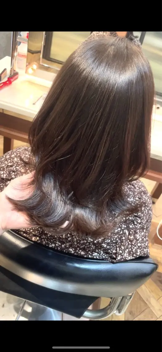 ミディアム カラー ブラウンカラー オリーブブラウン レイヤーカット カット ヘアカラー トリートメント ご新規様限定 透明感カラーKANAのヘアスタイル