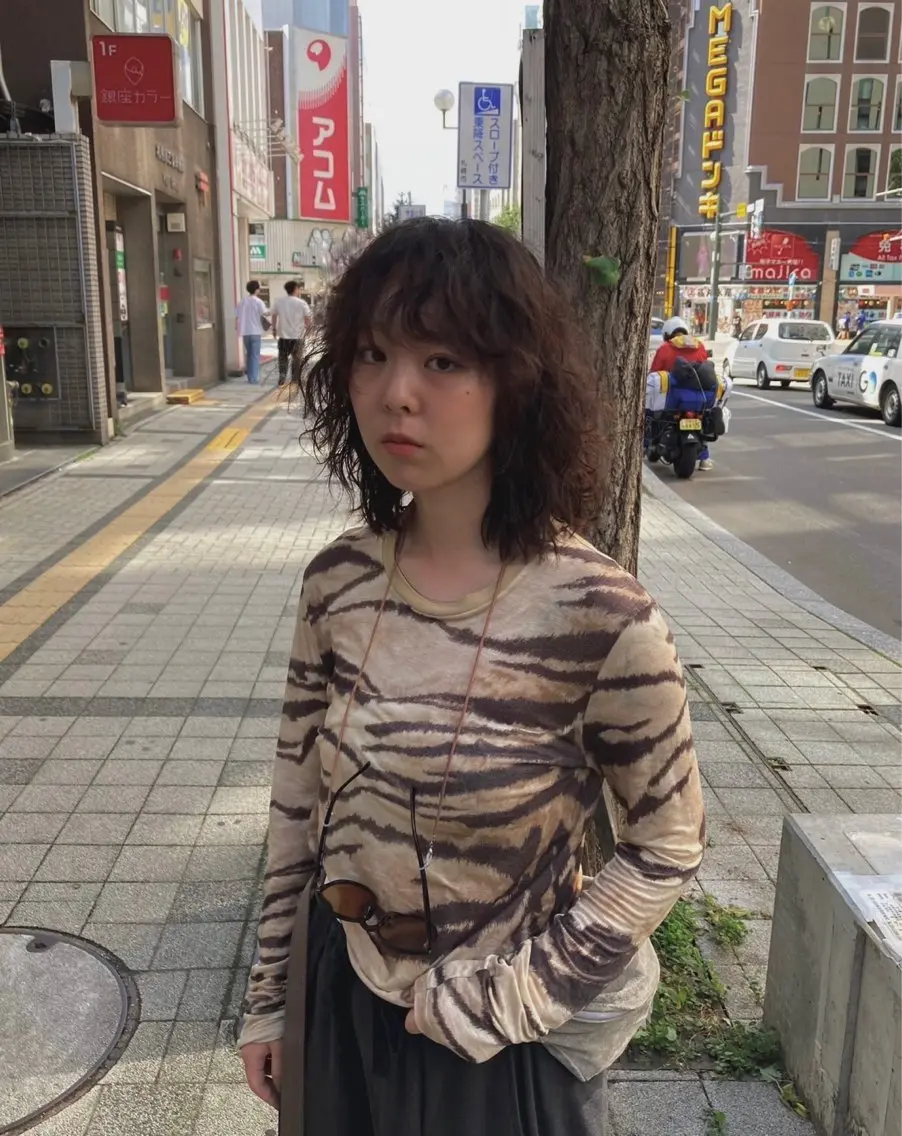 セミロング パーマ カット パーマ 透明感カラー レイヤー亀井唯登のヘアスタイル