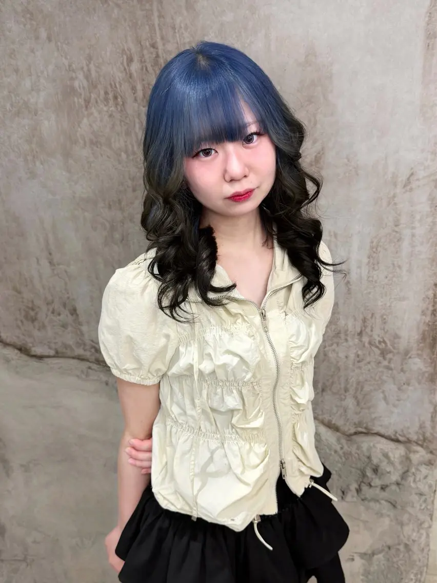 セミロング カラー ヘアカラー RIHO🎀栄 ハイトーン×顔周りのヘアスタイル