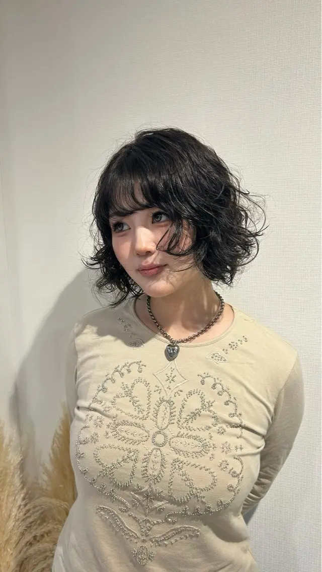ショート カラー パーマ ブリーチ ブリーチなしカラー amoretto miinaのヘアスタイル