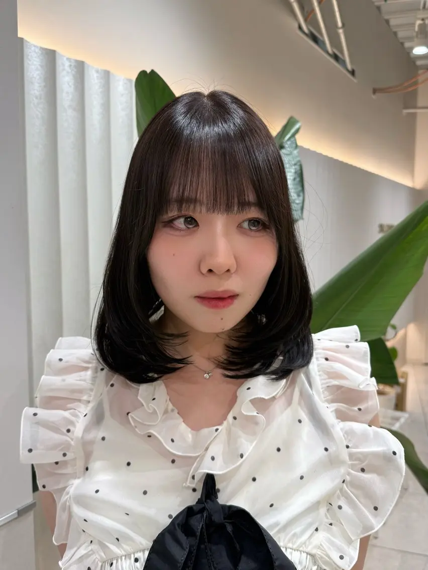 ミディアム カラー ミディアムレイヤー レイヤーカット カット ヘアカラー トリートメント ラベンダー💜オリー ブ💚暗髪🖤のヘアスタイル