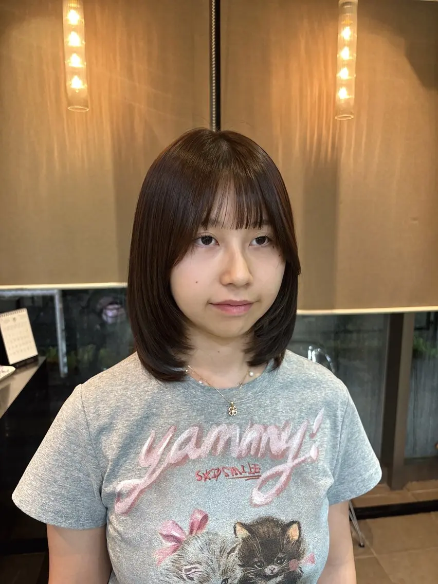 ミディアム 顔まわりレイヤー 顔周りカット レイヤーカット 𝗬𝗨𝗔 🐈‍⬛のヘアスタイル