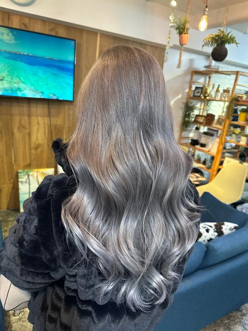 ロング カラー ブリーチ ロング 🌱透明感カラー☘️ TOYO🌱のヘアスタイル