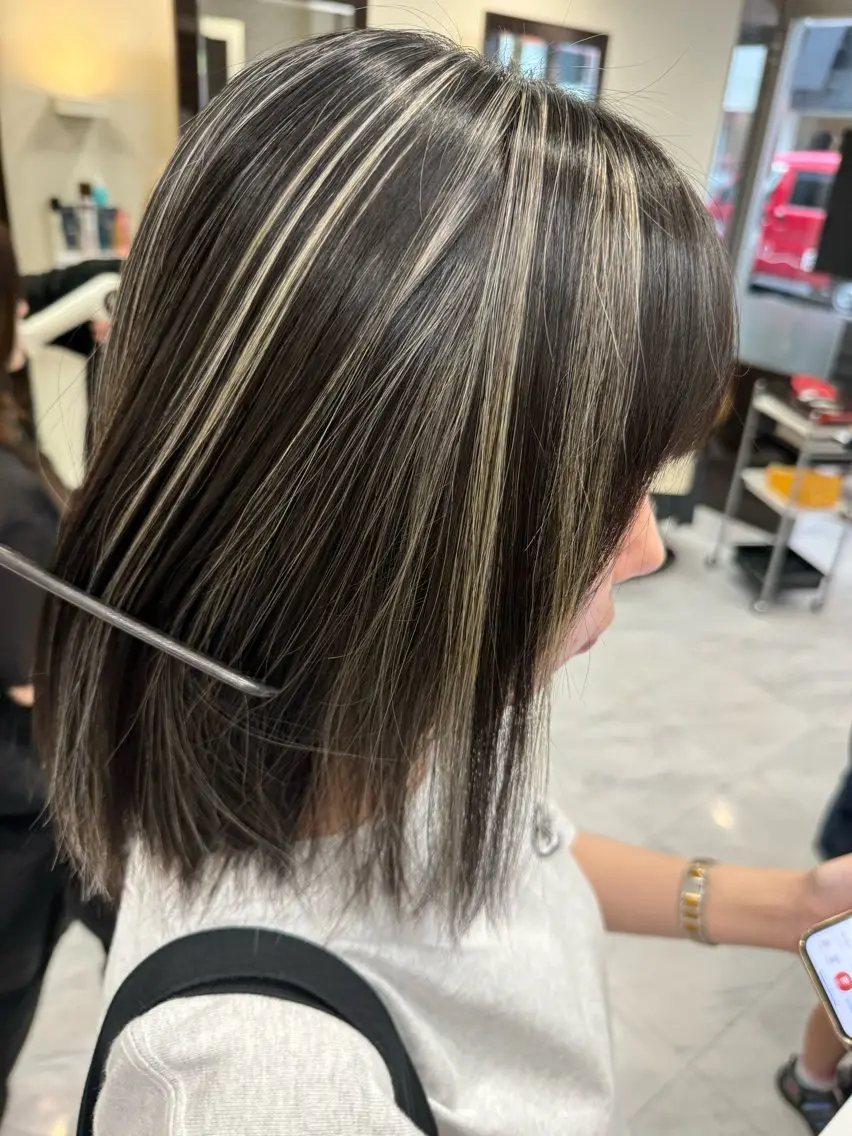 ミディアム カラー ヘアアレンジ 切りっぱなしボブ ブリーチ デザインカラー ダブルカラー グラデーションカラー ヘアカラー トリートメント 目黒 碧人のヘアスタイル