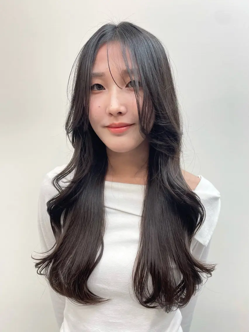 ロング 顔周りカット 韓国風ヘア レイヤーカット Riru🩵縮毛矯正 リピーター多数✨🩵のヘアスタイル