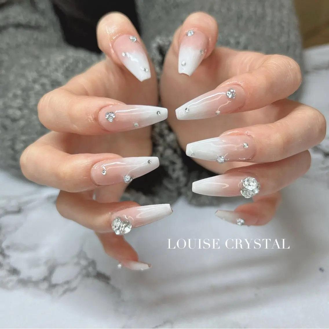 ネイル ハンドネイル LOUISE CRYSTALのネイルデザイン
