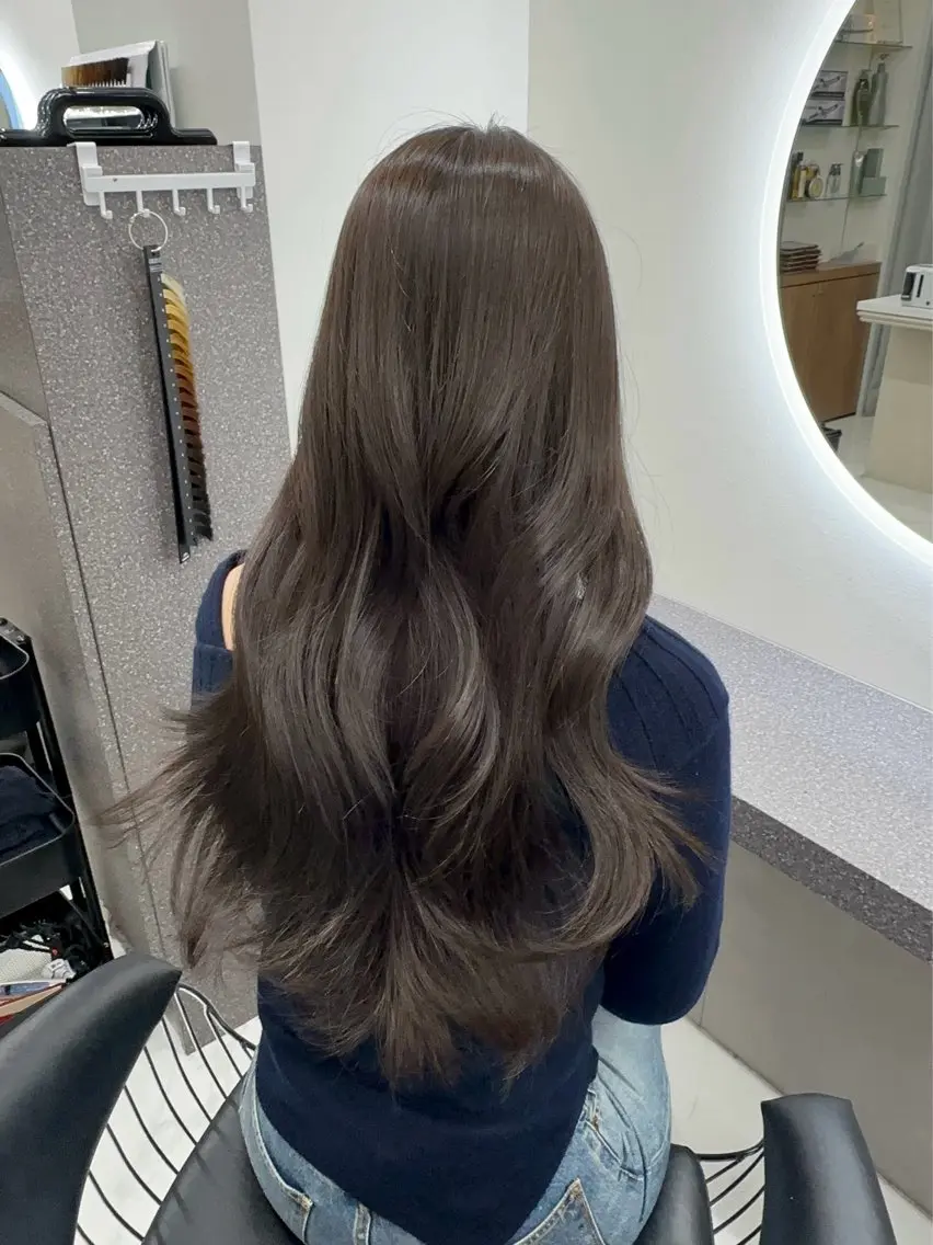 ロング カラー 塩入ひろの、韓国ヘア 梅田/束感まつ毛のヘアスタイル