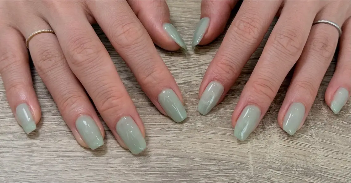 ネイル グリーン ワンカラーネイル colza nail salonのネイルデザイン